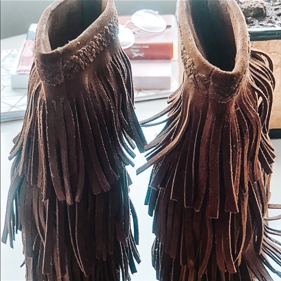 Boho Hippie Fringed 3-Tier Minnetonka Suede Boots - Picture 6 of 10